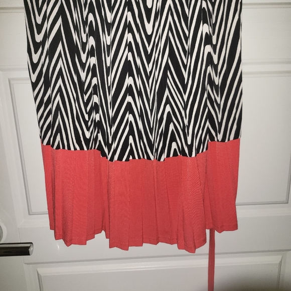 Studio I blk/wht dress w/red skirt & belt - Picture 3 of 5